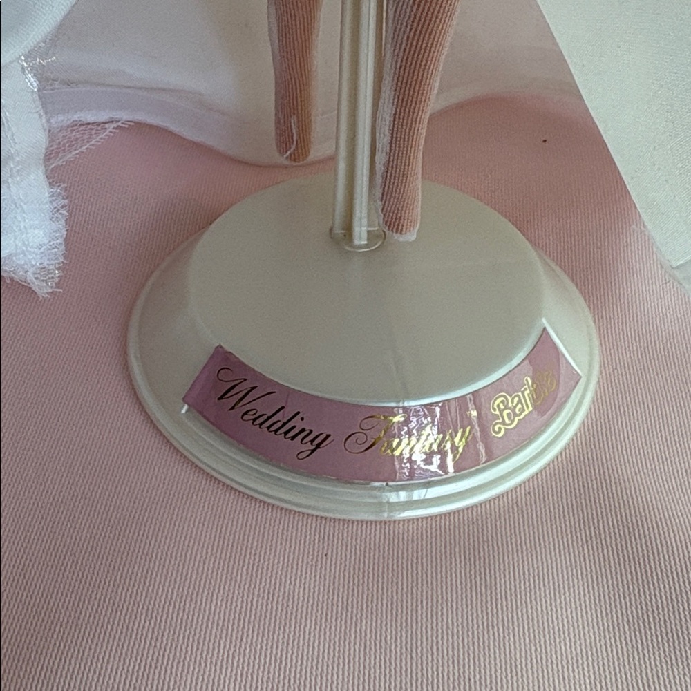 🟢 1985 Mattel Barbie Wedding Fantasy (comes with stand) Unisex - Picture 2 of 5
